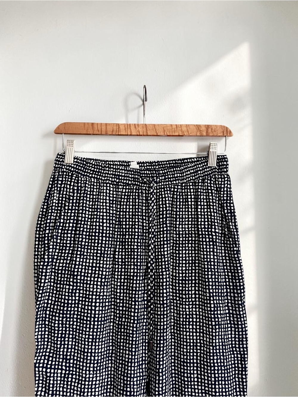 L.K. Bennett London Black Ivory Houndstooth Print Tapered Pull-On Trousers US 2 - Picture 6 of 11